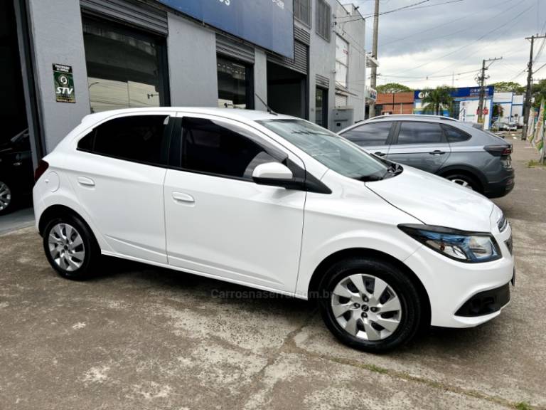 CHEVROLET - ONIX - 2014/2014 - Branca - R$ 45.900,00