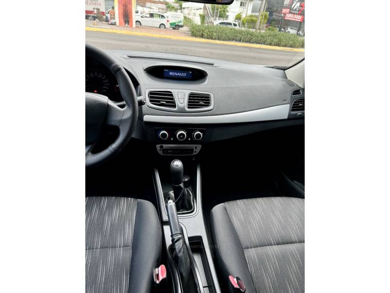 RENAULT - FLUENCE - 2014/2014 - Prata - R$ 43.700,00