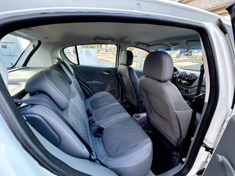 FIAT - PALIO - 2012/2012 - Branca - R$ 39.900,00
