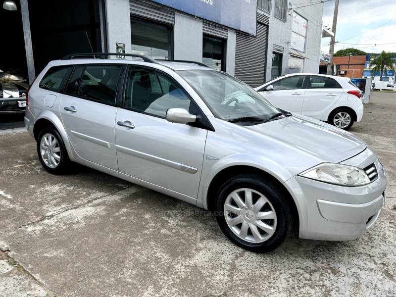 RENAULT - MÉGANE - 2012/2012 - Prata - R$ 36.900,00