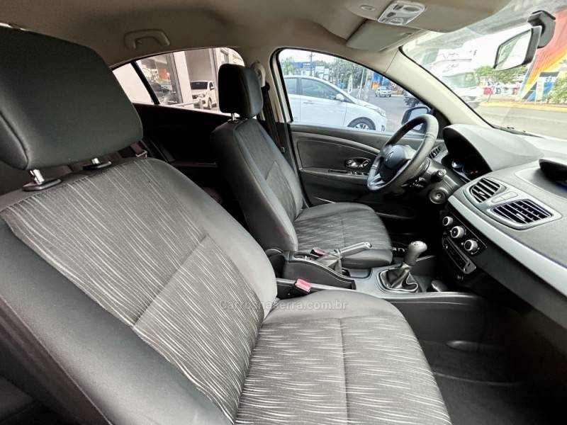 RENAULT - FLUENCE - 2014/2014 - Prata - R$ 43.700,00