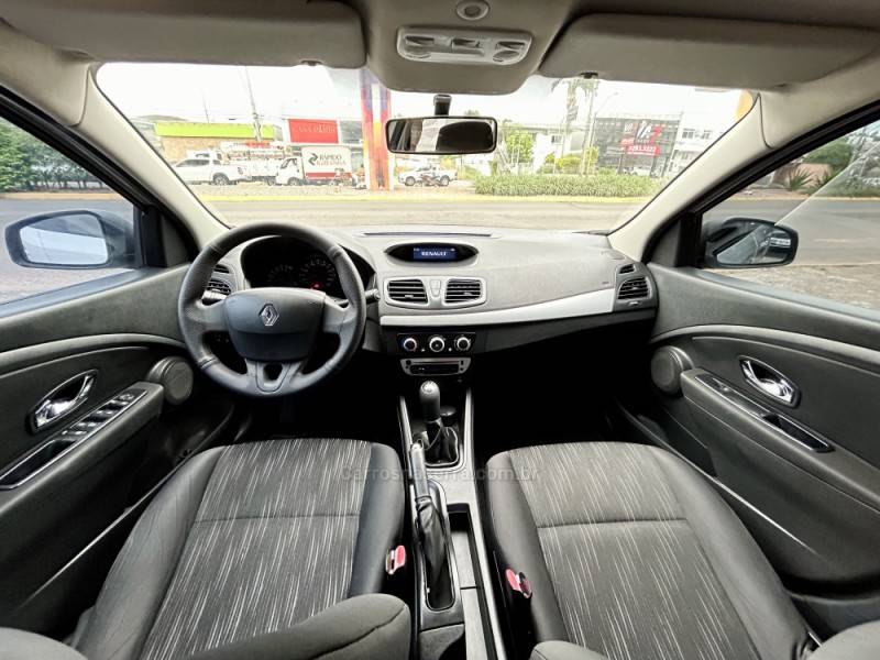 RENAULT - FLUENCE - 2014/2014 - Prata - R$ 43.700,00