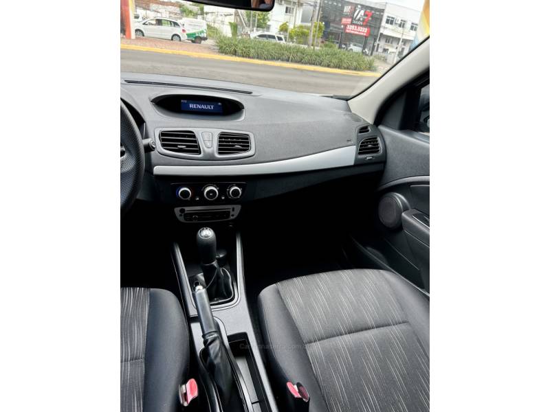 RENAULT - FLUENCE - 2014/2014 - Prata - R$ 43.700,00