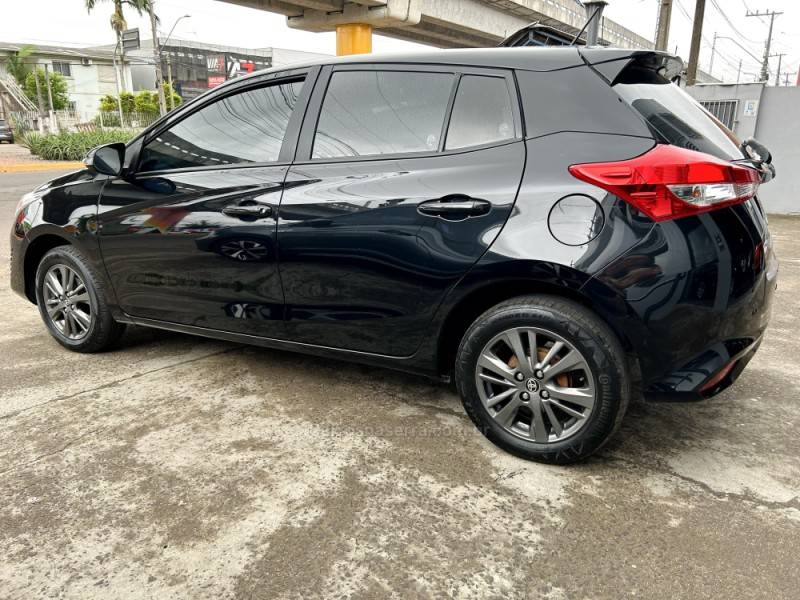 TOYOTA - YARIS - 2021/2021 - Preta - R$ 84.900,00