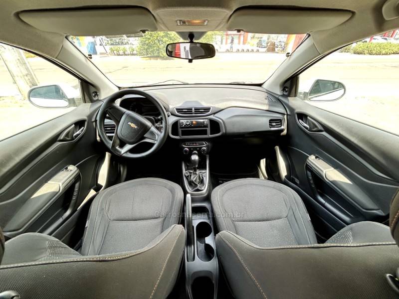 CHEVROLET - ONIX - 2013/2013 - Branca - R$ 45.700,00