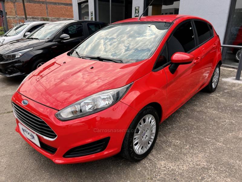 FORD - FIESTA - 2015/2015 - Vermelha - R$ 45.900,00