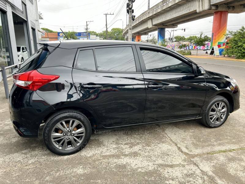 TOYOTA - YARIS - 2021/2021 - Preta - R$ 84.900,00