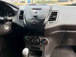 FORD - FIESTA - 2015/2015 - Vermelha - R$ 45.900,00