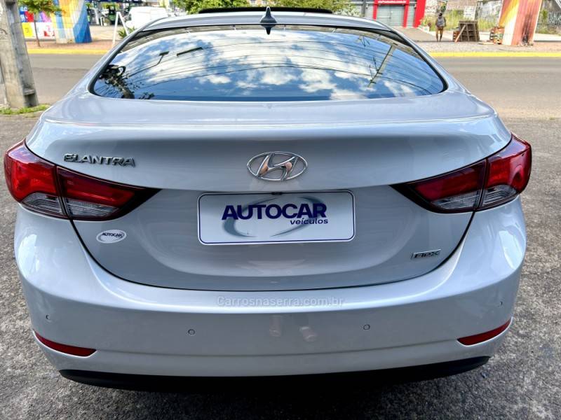 HYUNDAI - ELANTRA - 2015/2015 - Prata - R$ 75.900,00