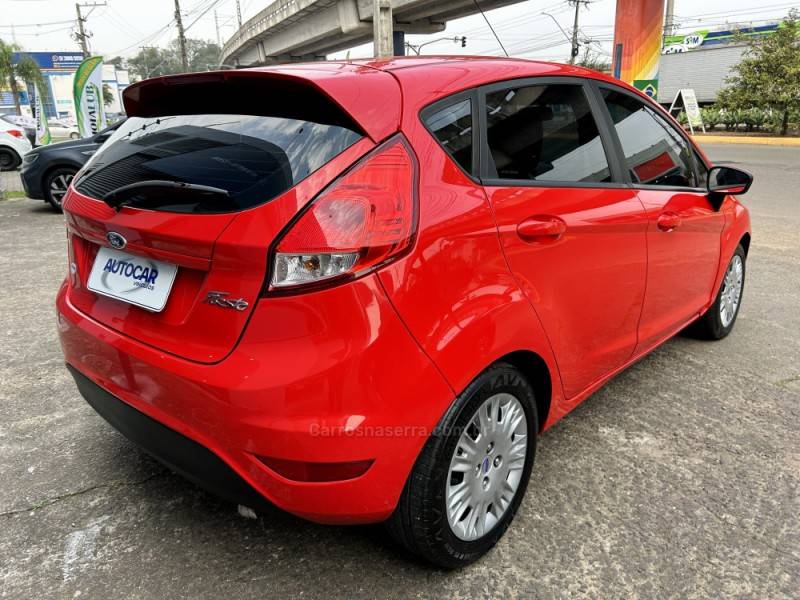 FORD - FIESTA - 2015/2015 - Vermelha - R$ 45.900,00