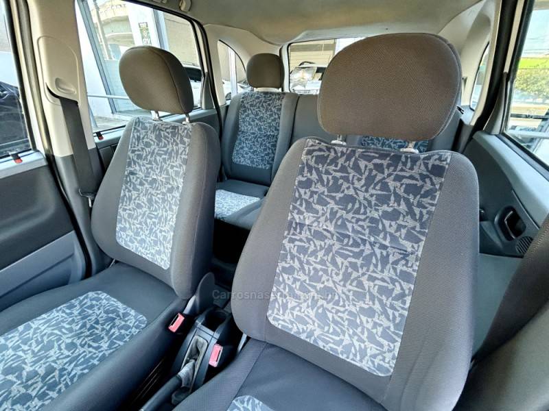 CHEVROLET - MERIVA - 2005/2005 - Branca - R$ 25.900,00