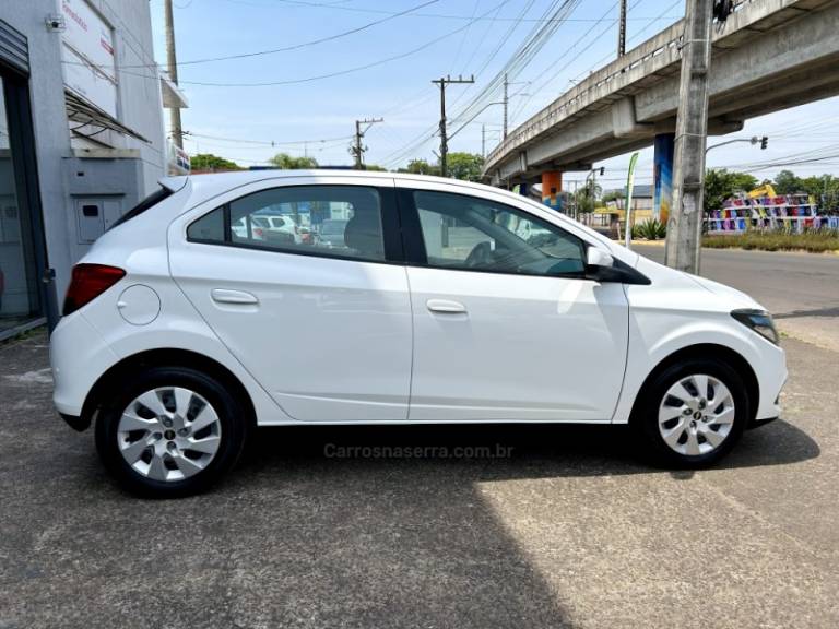 CHEVROLET - ONIX - 2013/2013 - Branca - R$ 45.700,00