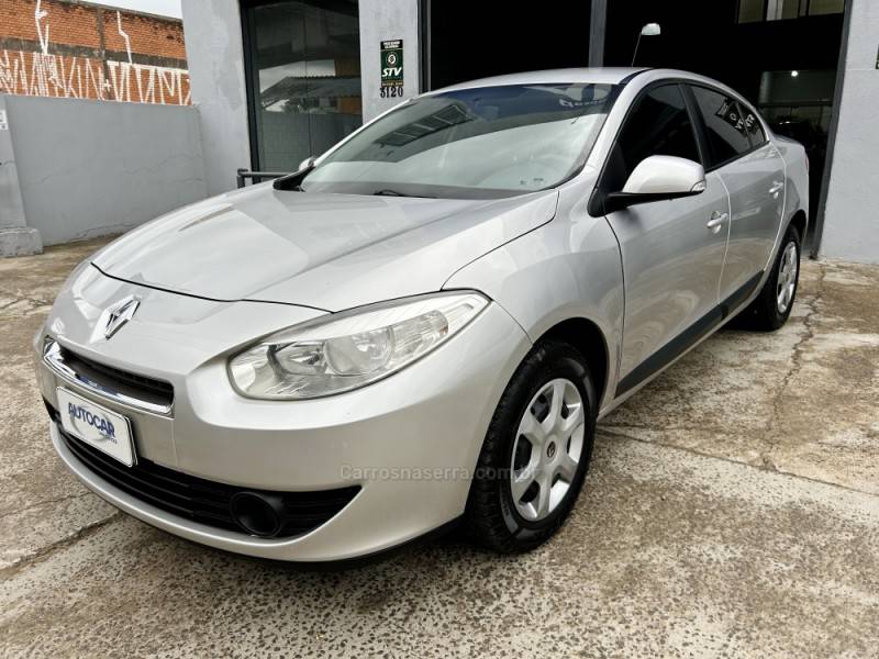 RENAULT - FLUENCE - 2014/2014 - Prata - R$ 43.700,00