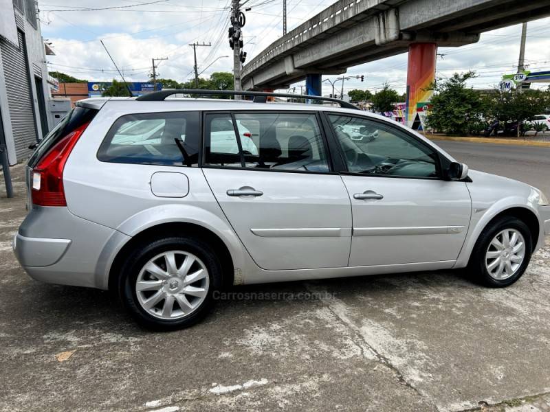 RENAULT - MÉGANE - 2012/2012 - Prata - R$ 36.900,00