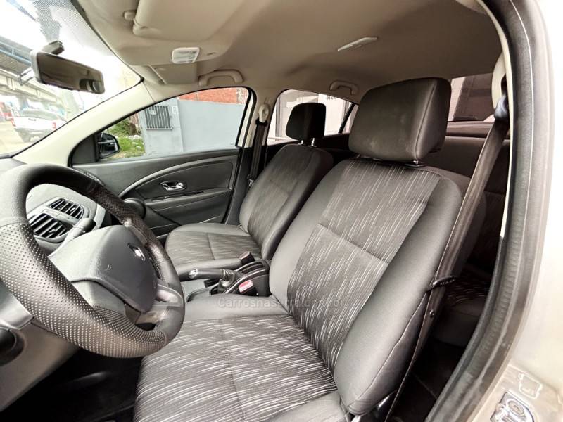 RENAULT - FLUENCE - 2014/2014 - Prata - R$ 43.700,00