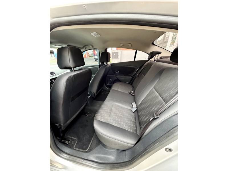 RENAULT - FLUENCE - 2014/2014 - Prata - R$ 43.700,00