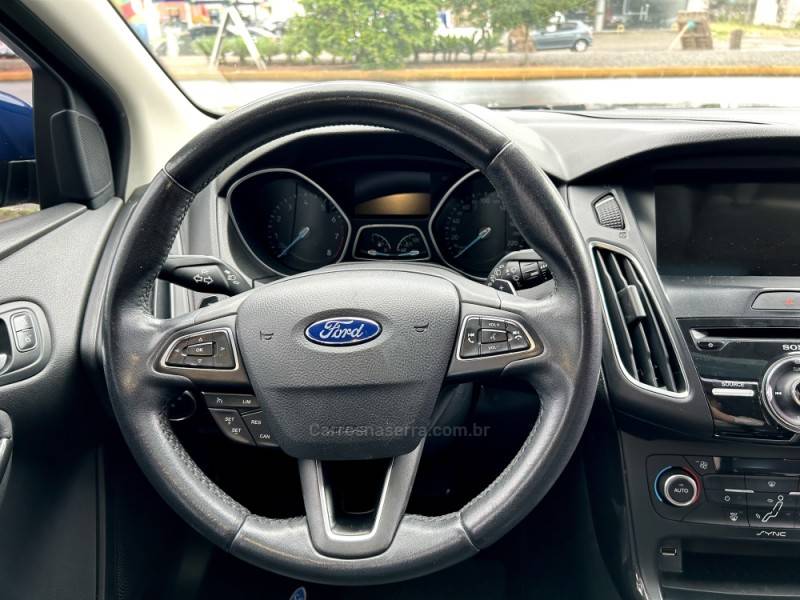 FORD - FOCUS - 2017/2017 - Azul - R$ 73.900,00