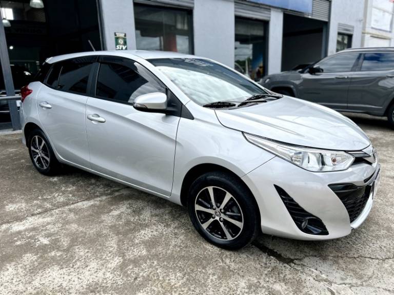 TOYOTA - YARIS - 2019/2019 - Prata - R$ 79.900,00