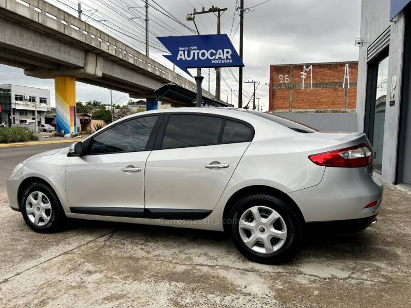RENAULT - FLUENCE - 2014/2014 - Prata - R$ 43.700,00