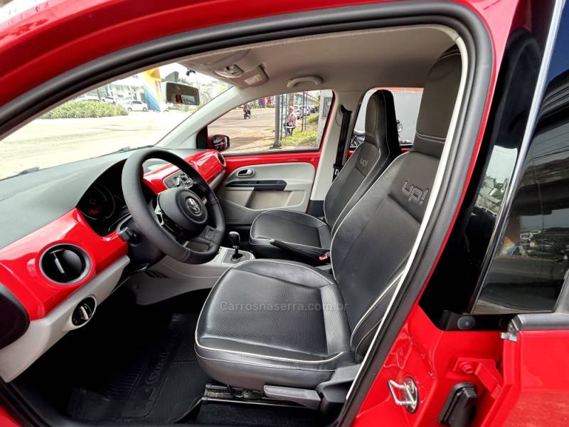 VOLKSWAGEN - UP - 2015/2015 - Vermelha - R$ 43.900,00