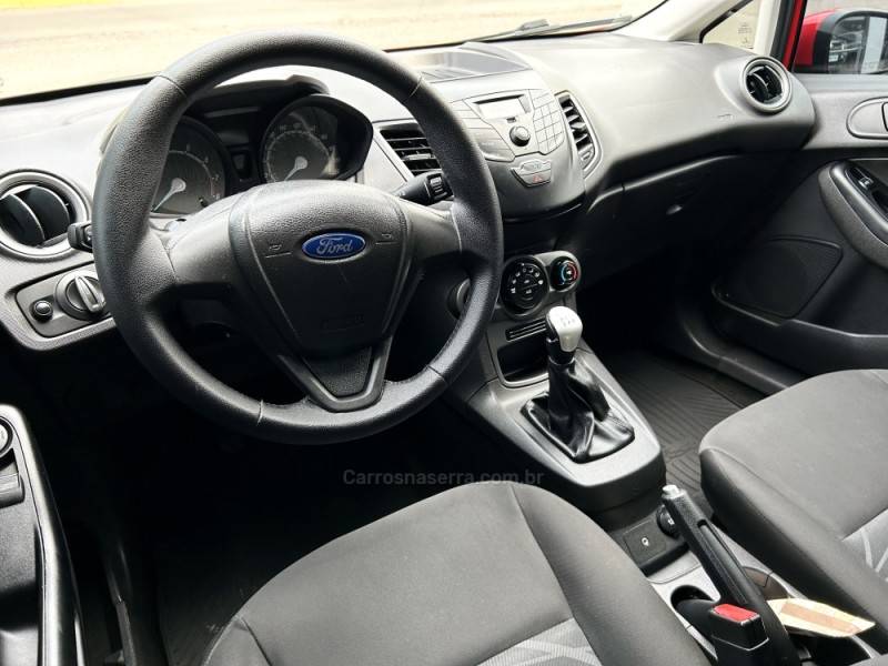 FORD - FIESTA - 2015/2015 - Vermelha - R$ 45.900,00