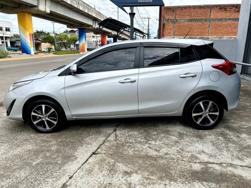 TOYOTA - YARIS - 2019/2019 - Prata - R$ 79.900,00