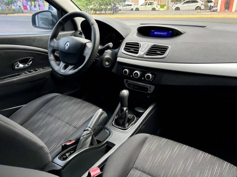 RENAULT - FLUENCE - 2014/2014 - Prata - R$ 43.700,00